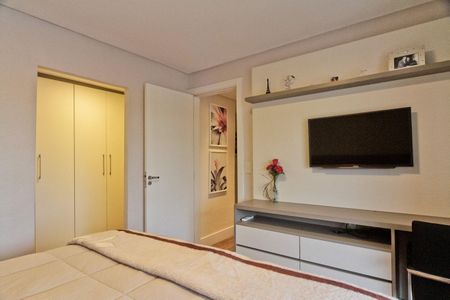 Casa à venda com 240m², 3 quartos e 2 vagasSuíte 1