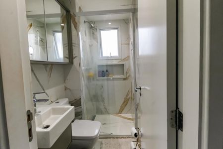 Apartamento à venda com 75m², 2 quartos e 2 vagas Apartamento à venda com 75m², 2 quartos e 2 vagasBanheiro da Suíte 1