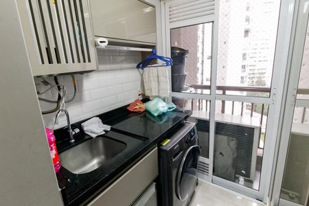 Apartamento à venda com 75m², 2 quartos e 2 vagas Apartamento à venda com 75m², 2 quartos e 2 vagasDetalhe da area de serviço