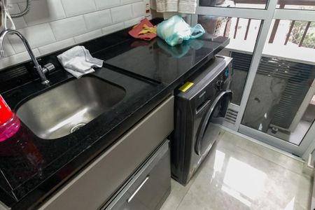 Apartamento à venda com 75m², 2 quartos e 2 vagas Apartamento à venda com 75m², 2 quartos e 2 vagasDetalhe da area de serviço