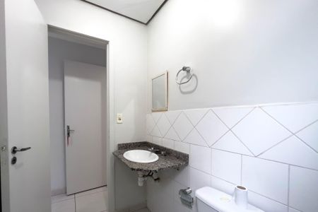 Casa de condomínio à venda com 117m², 2 quartos e 1 vaga Casa de condomínio à venda com 117m², 2 quartos e 1 vagaBanheiro da Suíte 2