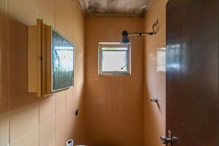 Casa à venda com 385m², 4 quartos e 3 vagasBanheiro de serviço