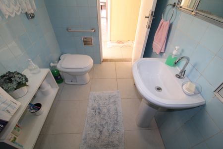 Casa à venda com 120m², 4 quartos e 4 vagasCasa 1 - Banheiro de Serviço