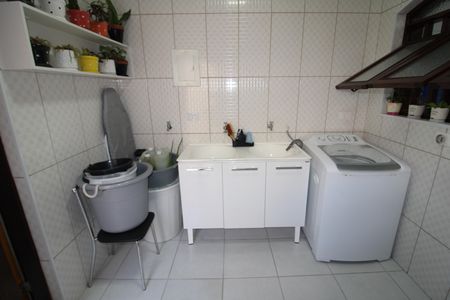 Casa à venda com 120m², 4 quartos e 4 vagasCasa 2 - Área de Serviço