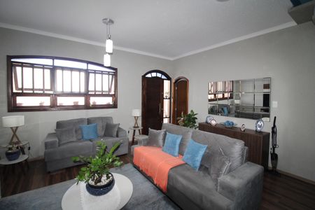 Casa à venda com 120m², 4 quartos e 4 vagasCasa 2 - Sala
