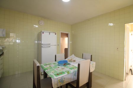 Casa à venda com 120m², 4 quartos e 4 vagasCasa 1 - Cozinha