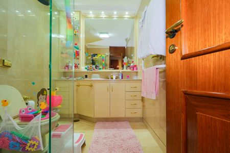 Apartamento para alugar com 520m², 3 quartos e 4 vagas Apartamento para alugar com 520m², 3 quartos e 4 vagasBanheiro da Suíte 2