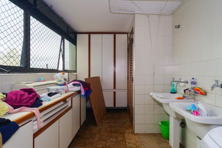 Apartamento para alugar com 520m², 3 quartos e 4 vagas Apartamento para alugar com 520m², 3 quartos e 4 vagasÁrea de Serviço