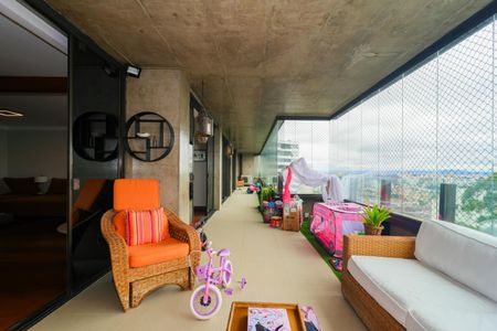 Apartamento para alugar com 520m², 3 quartos e 4 vagas Apartamento para alugar com 520m², 3 quartos e 4 vagasVaranda da Sala