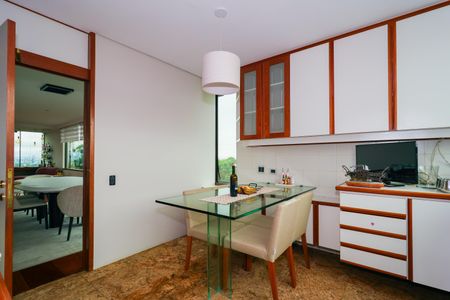 Apartamento para alugar com 520m², 3 quartos e 4 vagas Apartamento para alugar com 520m², 3 quartos e 4 vagasCozinha