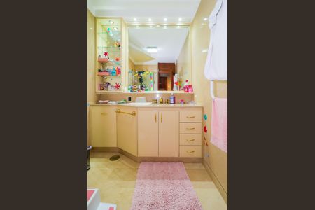 Apartamento para alugar com 520m², 3 quartos e 4 vagas Apartamento para alugar com 520m², 3 quartos e 4 vagasBanheiro da Suíte 2