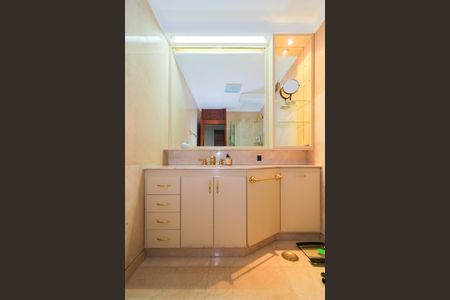 Apartamento para alugar com 520m², 3 quartos e 4 vagas Apartamento para alugar com 520m², 3 quartos e 4 vagasBanheiro da Suíte 3