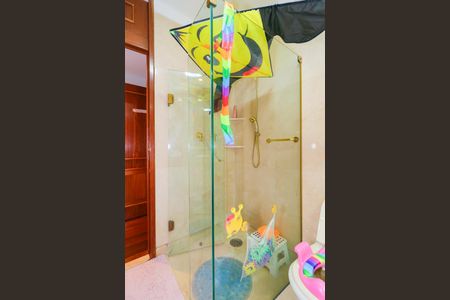 Apartamento para alugar com 520m², 3 quartos e 4 vagas Apartamento para alugar com 520m², 3 quartos e 4 vagasBanheiro da Suíte 2