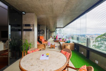 Apartamento para alugar com 520m², 3 quartos e 4 vagas Apartamento para alugar com 520m², 3 quartos e 4 vagasVaranda da Sala