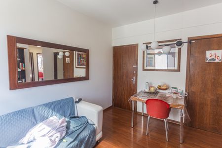 Apartamento à venda com 70m², 2 quartos e 1 vaga Apartamento à venda com 70m², 2 quartos e 1 vagaSala