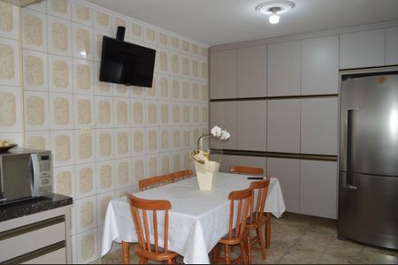 Casa à venda com 180m², 3 quartos e 2 vagasCozinha