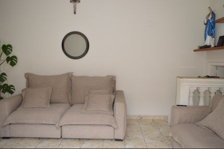 Casa à venda com 180m², 3 quartos e 2 vagasSala