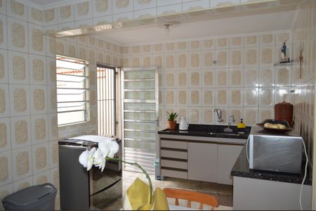 Casa à venda com 180m², 3 quartos e 2 vagasCozinha