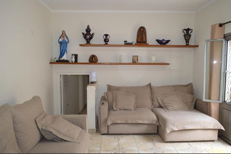 Casa à venda com 180m², 3 quartos e 2 vagasSala