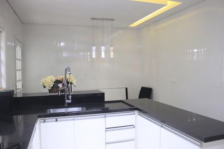 Casa para alugar com 213m², 3 quartos e 2 vagasCozinha