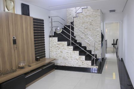 Casa para alugar com 213m², 3 quartos e 2 vagasSala