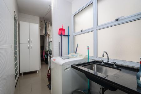 Apartamento à venda com 161m², 2 quartos e 2 vagas Apartamento à venda com 161m², 2 quartos e 2 vagasLavanderia