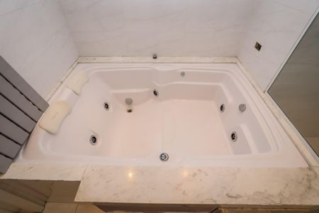 Apartamento à venda com 161m², 2 quartos e 2 vagas Apartamento à venda com 161m², 2 quartos e 2 vagasBanheiro da Suite