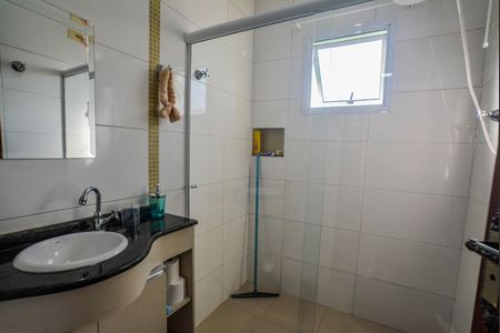 Casa à venda com 192m², 3 quartos e 5 vagas Casa à venda com 192m², 3 quartos e 5 vagasBanheiro/Suite