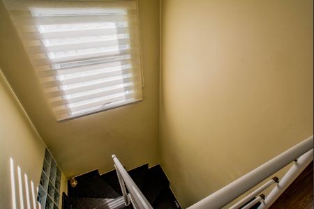 Casa à venda com 192m², 3 quartos e 5 vagas Casa à venda com 192m², 3 quartos e 5 vagasEscada