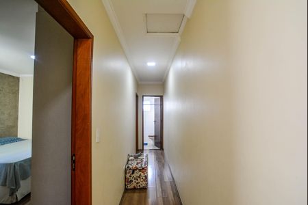 Casa à venda com 192m², 3 quartos e 5 vagas Casa à venda com 192m², 3 quartos e 5 vagasCorredor