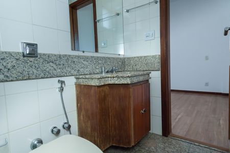 Apartamento à venda com 120m², 4 quartos e 2 vagas Apartamento à venda com 120m², 4 quartos e 2 vagasBanheiro da Suíte