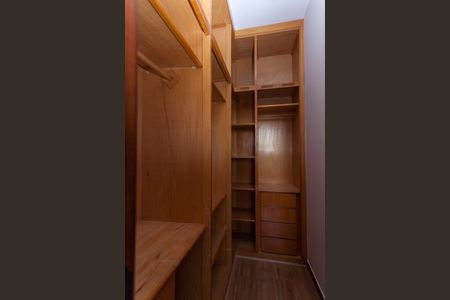 Apartamento à venda com 120m², 4 quartos e 2 vagas Apartamento à venda com 120m², 4 quartos e 2 vagasCloset da suíte