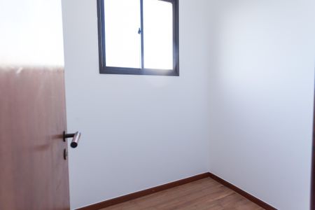Apartamento à venda com 120m², 4 quartos e 2 vagas Apartamento à venda com 120m², 4 quartos e 2 vagasQuarto de Serviço