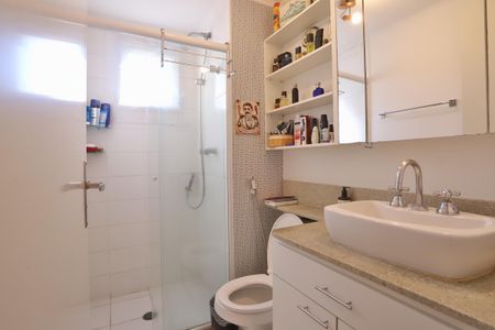 Apartamento à venda com 108m², 3 quartos e 2 vagas Apartamento à venda com 108m², 3 quartos e 2 vagasBanheiro da Suíte