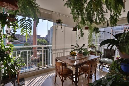Apartamento à venda com 108m², 3 quartos e 2 vagas Apartamento à venda com 108m², 3 quartos e 2 vagasVaranda gourmet