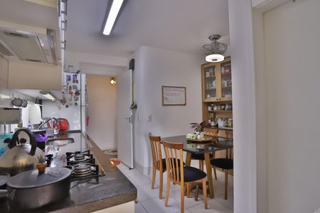 Apartamento à venda com 108m², 3 quartos e 2 vagas Apartamento à venda com 108m², 3 quartos e 2 vagasCozinha