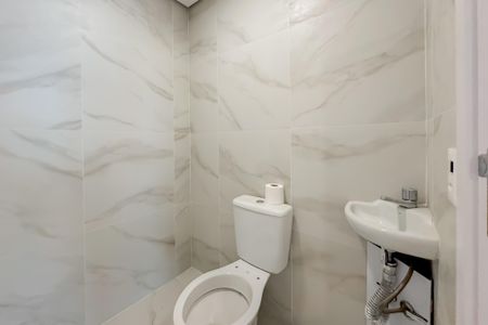 Apartamento à venda com 144m², 3 quartos e 2 vagas Apartamento à venda com 144m², 3 quartos e 2 vagasBanheiro de serviço