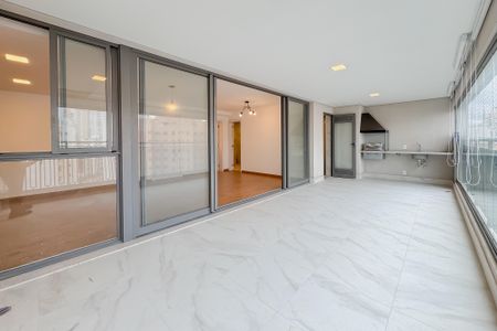 Apartamento à venda com 144m², 3 quartos e 2 vagas Apartamento à venda com 144m², 3 quartos e 2 vagasVaranda gourmet
