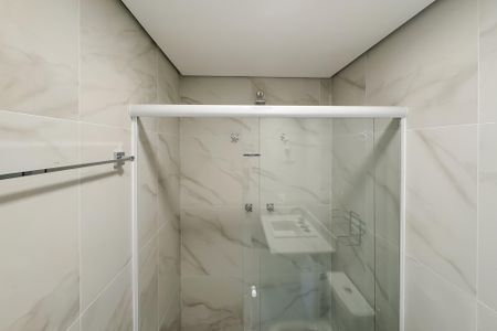 Apartamento à venda com 144m², 3 quartos e 2 vagas Apartamento à venda com 144m², 3 quartos e 2 vagasBanheiro da Suíte 1