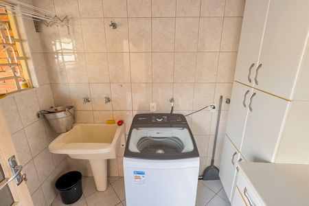 Casa à venda com 227m², 4 quartos e 4 vagas Casa à venda com 227m², 4 quartos e 4 vagasÁrea de Serviço