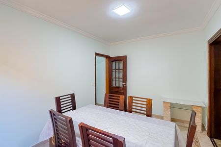 Casa à venda com 227m², 4 quartos e 4 vagas Casa à venda com 227m², 4 quartos e 4 vagasSala de Jantar