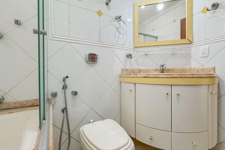 Casa à venda com 227m², 4 quartos e 4 vagas Casa à venda com 227m², 4 quartos e 4 vagasBanheiro da Suíte