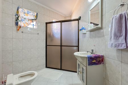 Casa à venda com 227m², 4 quartos e 4 vagas Casa à venda com 227m², 4 quartos e 4 vagasEdícula - Banheiro da Suíte