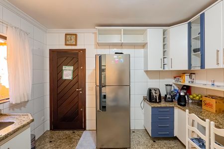 Casa à venda com 227m², 4 quartos e 4 vagas Casa à venda com 227m², 4 quartos e 4 vagasCozinha