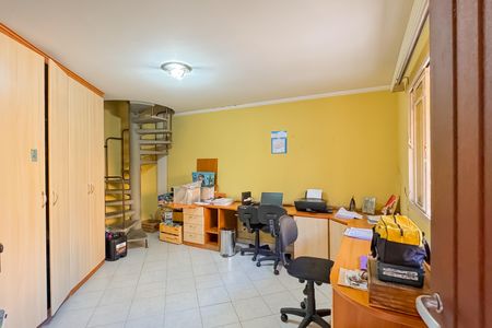 Casa à venda com 227m², 4 quartos e 4 vagas Casa à venda com 227m², 4 quartos e 4 vagasEdícula - Escritório