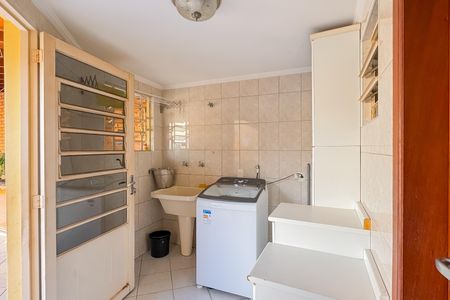Casa à venda com 227m², 4 quartos e 4 vagas Casa à venda com 227m², 4 quartos e 4 vagasÁrea de Serviço