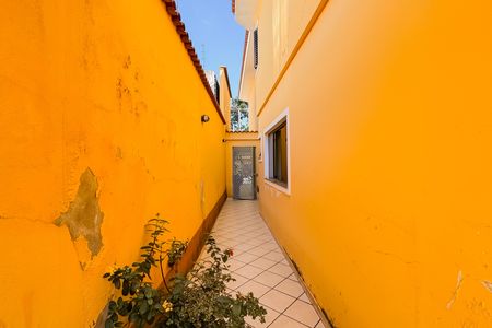 Casa à venda com 227m², 4 quartos e 4 vagas Casa à venda com 227m², 4 quartos e 4 vagasCorredor Externo
