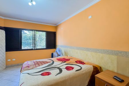 Casa à venda com 227m², 4 quartos e 4 vagas Casa à venda com 227m², 4 quartos e 4 vagasSuíte