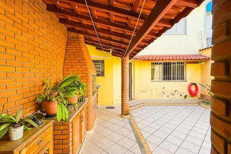 Casa à venda com 227m², 4 quartos e 4 vagas Casa à venda com 227m², 4 quartos e 4 vagasÁrea Externa e Churrasqueira