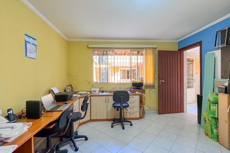 Casa à venda com 227m², 4 quartos e 4 vagas Casa à venda com 227m², 4 quartos e 4 vagasEdícula - Escritório